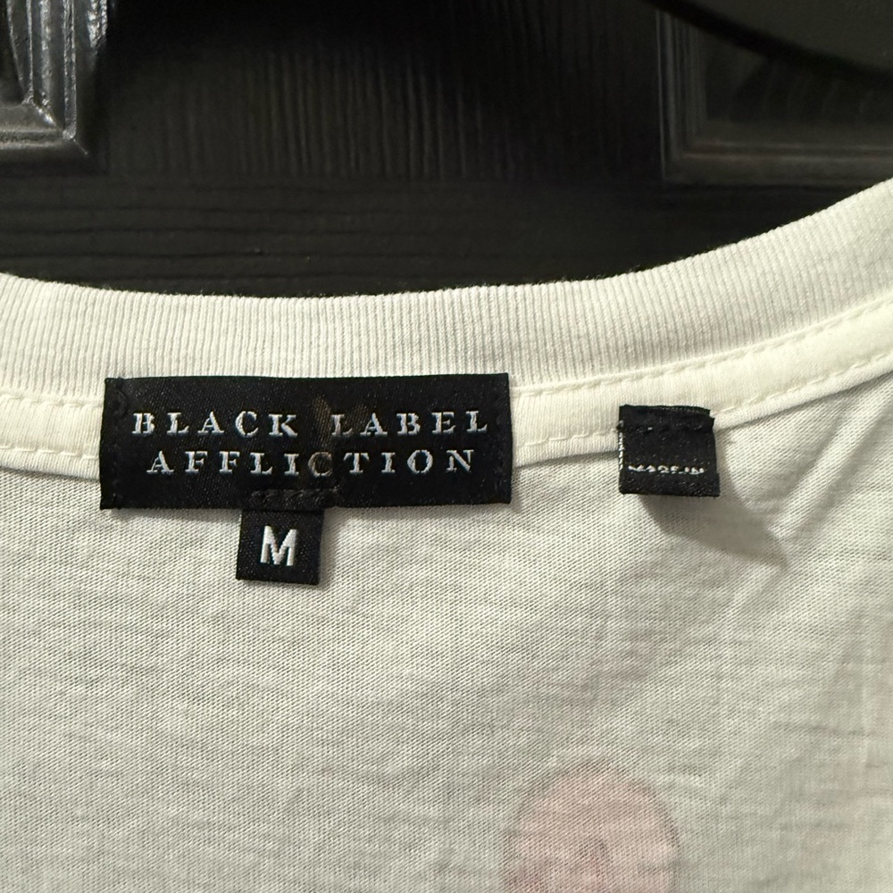 Affliction Black Label Women’s V-neck Tee - Medium - NWOT - Picture 3 of 3